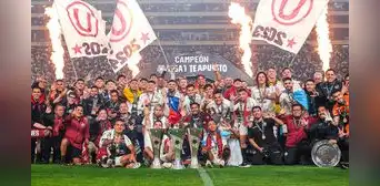 Universitario levantó el trofeo de campeón de la Liga 1 2025: cremas vivieron emocionante ceremonia de premiación Universitario levantó el trofeo de campeón de la Liga 1 2025: cremas vivieron emocionante ceremonia de premiación