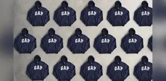 30 años, millones de historias: El Arch Logo Hoodie de Gap celebra tres décadas marcando tendencia y uniendo generaciones
