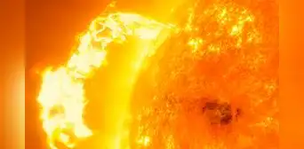 El Sol entra en erupción: una llamarada solar provoca apagones de radio y auroras boreales en el planeta El Sol entra en erupción: una llamarada solar provoca apagones de radio y auroras boreales en el planeta