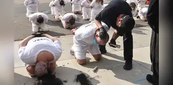 Decenas de venezolanos denuncian torturas en megacárcel de El Salvador tras ser deportados de Estados Unidos, según HRW