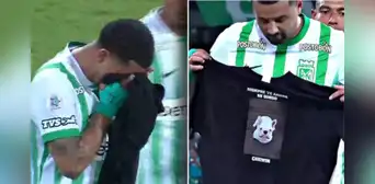 Futbolista colombiano conmueve al dedicar gol a su perro que murió días antes del partido: "Siempre te amaré, mi gordo" Futbolista colombiano conmueve al dedicar gol a su perro que murió días antes del partido: "Siempre te amaré, mi gordo"