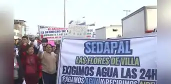 Vecinos de San Juan de Miraflores bloquean la Panamericana Sur en protesta contra Sedapal: "Pagamos agua y recibimos aire"