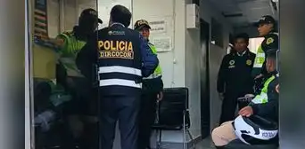 Policías encontrados en flagrancia delictiva solo reciben sanciones administrativas: existen más de 40.000 expedientes Policías encontrados en flagrancia delictiva solo reciben sanciones administrativas: existen más de 40.000 expedientes