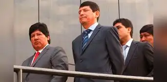 Edwin Oviedo despotrica contra Agustín Lozano por arruinar su trabajo en la FPF: "Solo piensa en cómo perpetuarse en el cargo" Edwin Oviedo despotrica contra Agustín Lozano por arruinar su trabajo en la FPF: "Solo piensa en cómo perpetuarse en el cargo"