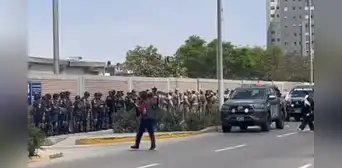 PUCP expresa preocupación por "inusual despliegue" de efectivos PNP y FF.AA. alrededor de su campus PUCP expresa preocupación por "inusual despliegue" de efectivos PNP y FF.AA. alrededor de su campus