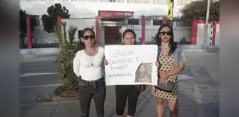 Escolares de colegio de Lima se quedan sin viaje ni fiesta de promoción tras perderse casi S/20.000: padres acusan a tesorera del aula Escolares de colegio de Lima se quedan sin viaje ni fiesta de promoción tras perderse casi S/20.000: padres acusan a tesorera del aula