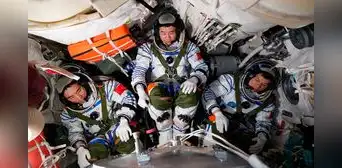 Astronautas chinos varados volvieron a la Tierra, pero usaron la nave de los rescatistas y los dejan atrapados en el espacio Astronautas chinos varados volvieron a la Tierra, pero usaron la nave de los rescatistas y los dejan atrapados en el espacio