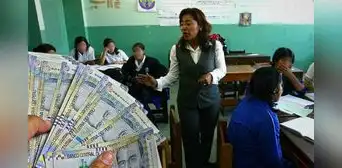 Minedu anuncia segundo aumento salarial para docentes: más de 426.000 profesores serán beneficiados en noviembre Minedu anuncia segundo aumento salarial para docentes: más de 426.000 profesores serán beneficiados en noviembre