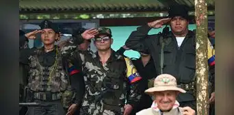 Guerrillero más buscado de Colombia amenaza las elecciones tras bombardeos de Gustavo Petro Guerrillero más buscado de Colombia amenaza las elecciones tras bombardeos de Gustavo Petro