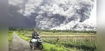 Indonesia activa nivel de advertencia tras la erupción del volcán Semeru y evacúa a cientos de residentes Indonesia activa nivel de advertencia tras la erupción del volcán Semeru y evacúa a cientos de residentes
