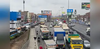 Intenso tráfico en Panamericana Norte: buses varados desde óvalo Tomás Valle con sentido hacia el sur