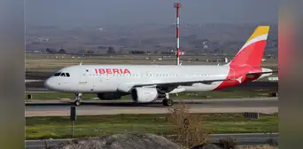 Iberia, Avianca y más aerolíneas cancelan vuelos sobre Venezuela tras advertencia de EE.UU. por "posible situación de riesgo" Iberia, Avianca y más aerolíneas cancelan vuelos sobre Venezuela tras advertencia de EE.UU. por "posible situación de riesgo"
