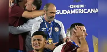 Carlos Compagnucci, extécnico de Universitario, sorprende al consagrarse campeón de la Copa Sudamericana con Lanús Carlos Compagnucci, extécnico de Universitario, sorprende al consagrarse campeón de la Copa Sudamericana con Lanús