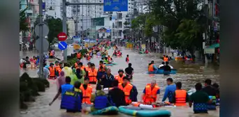 Inundaciones por lluvias torrenciales en Vietnam dejan un saldo de 90 muertos y 12 desaparecidos Inundaciones por lluvias torrenciales en Vietnam dejan un saldo de 90 muertos y 12 desaparecidos