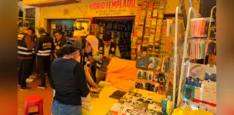 Incautan más de 100 celulares y detienen a dos personas en la ‘cachina’ de Juliaca Incautan más de 100 celulares y detienen a dos personas en la ‘cachina’ de Juliaca