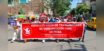 "Nos iremos al paro en todas las obras si no llegamos a un acuerdo":  obreros de construcción civil marchan en Piura pidiendo mejoras laborales y seguridad