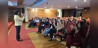 Corte de La Libertad inicia curso de lenguaje de señas para mejorar la atención a usuarios con discapacidad auditiva Corte de La Libertad inicia curso de lenguaje de señas para mejorar la atención a usuarios con discapacidad auditiva