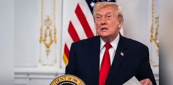 Donald Trump anuncia que anula los decretos que Joe Biden rubricó con una 'máquina de firmar'