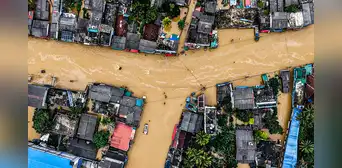 Inundaciones en Indonesia, Tailandia, Malasia y Sri Lanka dejan al rededor de 600 personas muertas en Asia Inundaciones en Indonesia, Tailandia, Malasia y Sri Lanka dejan al rededor de 600 personas muertas en Asia