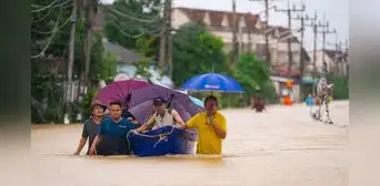 Tailandia inicia labores de limpieza tras una de las peores inundaciones que dejan más de 300 muertos