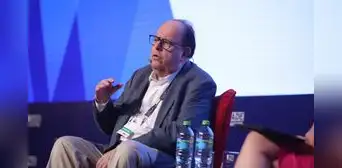 Julio Velarde: "La inestabilidad política de casi 10 años golpeó el crecimiento; pasamos de 6% a poco más de 2%"