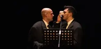 Alejandro Clavier: “En tiempos en que lo conservador avanza, esta obra teatral insiste en la libertad” Alejandro Clavier: “En tiempos en que lo conservador avanza, esta obra teatral insiste en la libertad”