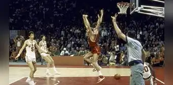 Guerra Fría: tres segundos de infarto en la final de básquet de las Olimpiadas de Múnich de 1972 entre USA y la URSS Guerra Fría: tres segundos de infarto en la final de básquet de las Olimpiadas de Múnich de 1972 entre USA y la URSS