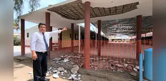 Techo de colegio en Chiclayo se desploma durante clases: 80 % de la infraestructura estaría en riesgo de colapsar Techo de colegio en Chiclayo se desploma durante clases: 80 % de la infraestructura estaría en riesgo de colapsar