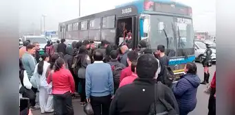 Transportistas planearían acatar paro de 48 horas entre el 15 y 17 de diciembre: "El estado de emergencia no funciona" Transportistas planearían acatar paro de 48 horas entre el 15 y 17 de diciembre: "El estado de emergencia no funciona"