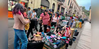 Presencia de ambulantes aumenta en un 30% en el Centro de Lima pese a promesas de la MML Presencia de ambulantes aumenta en un 30% en el Centro de Lima pese a promesas de la MML