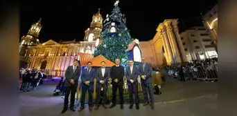 Caja Arequipa enciende la Navidad con el primer árbol interactivo del país