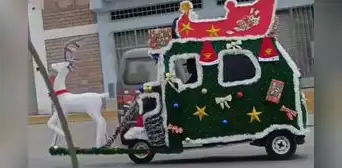 Mototaxista convierte su unidad en trineo y causa furor en redes: "Exceso de espíritu navideño" Mototaxista convierte su unidad en trineo y causa furor en redes: "Exceso de espíritu navideño"