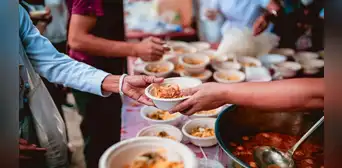 ¿Qué hay de menú? Comidas fuera del hogar según niveles de pobreza, por Javier Herrera ¿Qué hay de menú? Comidas fuera del hogar según niveles de pobreza, por Javier Herrera