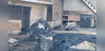 Voraz incendio en Puente Piedra destruye un almacén, deja a trabajador sin hogar y a su can fallecido