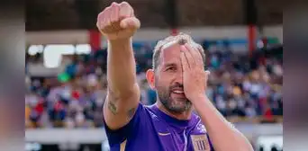Alianza Lima oficializa el final del ciclo de Hernán Barcos en el club con sentido adiós: "Tu nombre quedó escrito en blanco y azul" Alianza Lima oficializa el final del ciclo de Hernán Barcos en el club con sentido adiós: "Tu nombre quedó escrito en blanco y azul"