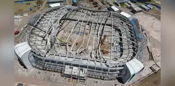 Un obrero muerto y ocho heridos graves tras el colapso del techo del nuevo coliseo de Puno