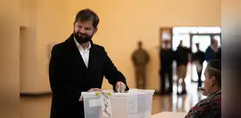 Gabriel Boric votó por última vez como presidente en las elecciones entre Jara y Kast: "Chile es solo uno"