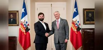 Gabriel Boric y José Antonio Kast dan inicio a transición en La Moneda tras victoria rotunda de la derecha en Chile Gabriel Boric y José Antonio Kast dan inicio a transición en La Moneda tras victoria rotunda de la derecha en Chile