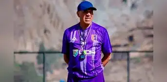 Roberto Mosquera protestó por técnicos extranjeros que llegan sin experiencia al fútbol peruano: "Aquí viene cualquiera" Roberto Mosquera protestó por técnicos extranjeros que llegan sin experiencia al fútbol peruano: "Aquí viene cualquiera"