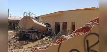 Tacna: cisterna de municipalidad Alto de la Alianza destruye muro de centro educativo y deja tres heridos Tacna: cisterna de municipalidad Alto de la Alianza destruye muro de centro educativo y deja tres heridos