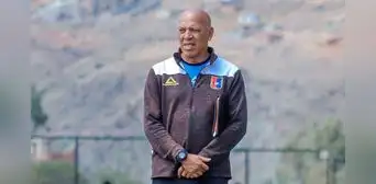 Roberto Mosquera protestó por técnicos extranjeros que llegan sin experiencia al fútbol peruano: "Aquí viene cualquiera" Roberto Mosquera protestó por técnicos extranjeros que llegan sin experiencia al fútbol peruano: "Aquí viene cualquiera"