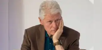 Equipo de Bill Clinton responde tras aparición de su imagen en los nuevos archivos del caso Epstein Equipo de Bill Clinton responde tras aparición de su imagen en los nuevos archivos del caso Epstein