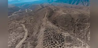 Los 5.200 agujeros de Monte Sierpe, un quipu tallado en lo alto de los Andes peruanos Los 5.200 agujeros de Monte Sierpe, un quipu tallado en lo alto de los Andes peruanos