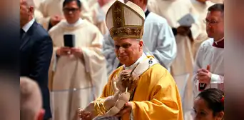El papa León XIV celebró su primera misa de Navidad en el Vaticano y envió un mensaje de "caridad y esperanza" El papa León XIV celebró su primera misa de Navidad en el Vaticano y envió un mensaje de "caridad y esperanza"