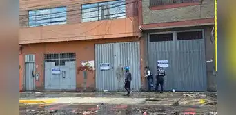 “Vivimos sobre una bomba de tiempo”: incendio en almacén clandestino en el Rímac deja 15 familias en la calle