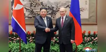 Kim Jong-un reafirma el respaldo total a Putin en su mensaje de Año Nuevo: "Siempre estaremos con el hermano pueblo de Rusia" Kim Jong-un reafirma el respaldo total a Putin en su mensaje de Año Nuevo: "Siempre estaremos con el hermano pueblo de Rusia"