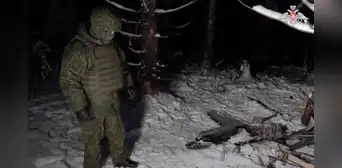 Rusia muestra los restos de un dron como prueba del supuesto ataque de Ucrania contra la residencia de Putin Rusia muestra los restos de un dron como prueba del supuesto ataque de Ucrania contra la residencia de Putin