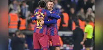 Barcelona se quedó con el derbi ante el Espanyol gracias a los goles de Dani Olmo y Robert Lewandowski Barcelona se quedó con el derbi ante el Espanyol gracias a los goles de Dani Olmo y Robert Lewandowski