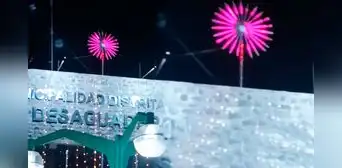 Municipalidad de Desaguadero coloca estrella navideña gigante, pero inusual silueta de mujer bailando sorprende a miles: “¡Qué fue Mano!” Municipalidad de Desaguadero coloca estrella navideña gigante, pero inusual silueta de mujer bailando sorprende a miles: “¡Qué fue Mano!”