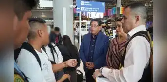 Detienen a familia peruana en Aeropuerto Jorge Chávez por comprar pasajes con tarjeta clonada de alto funcionario del Estado Detienen a familia peruana en Aeropuerto Jorge Chávez por comprar pasajes con tarjeta clonada de alto funcionario del Estado